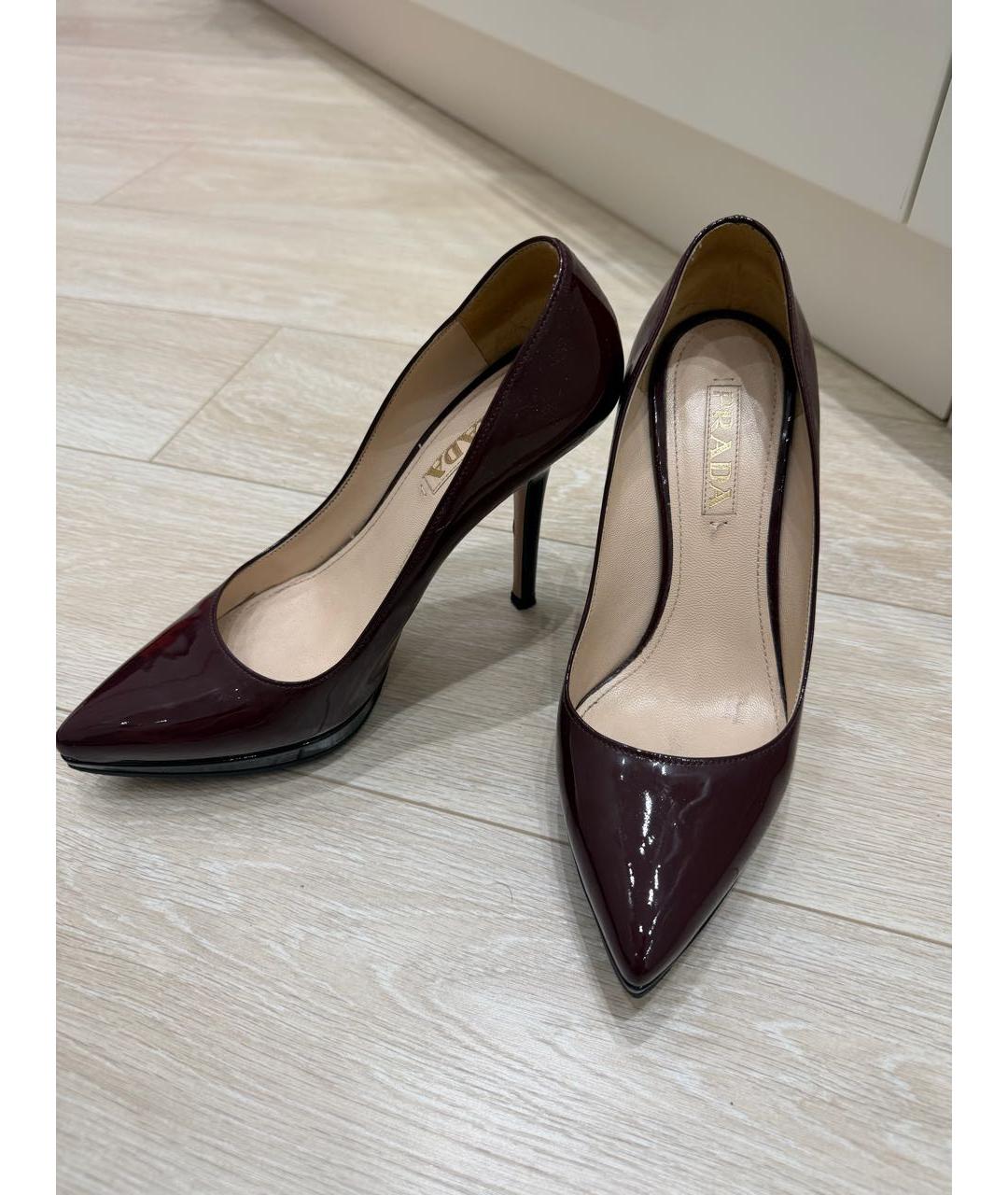 PRADA Бордовые туфли из лакированной кожи, фото 2