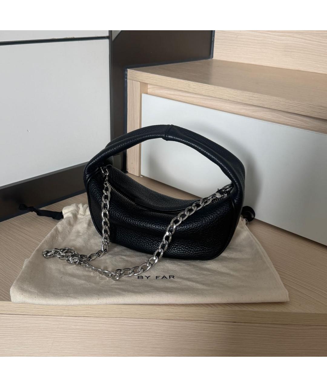 BY FAR Черная кожаная сумка с короткими ручками, фото 5