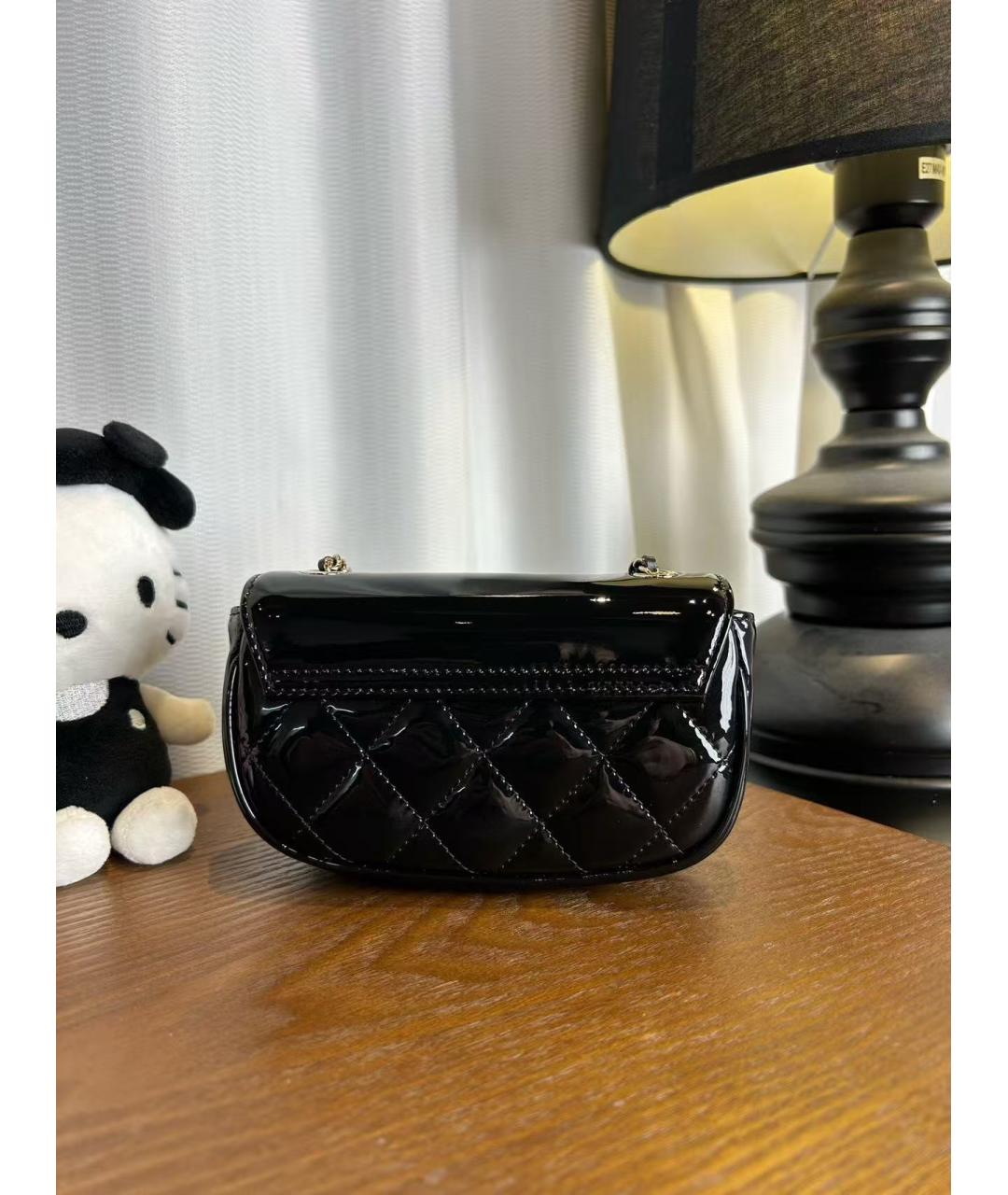 CHANEL Черная сумка через плечо из лакированной кожи, фото 3