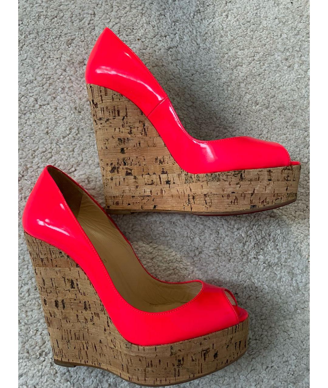 CHRISTIAN LOUBOUTIN Коралловые туфли из лакированной кожи, фото 5