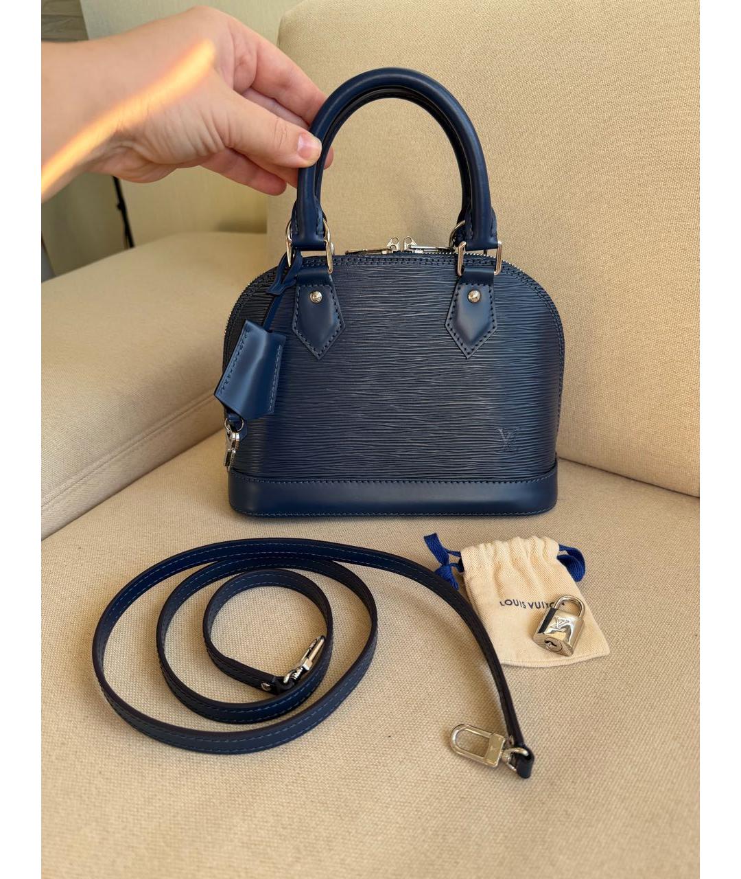 LOUIS VUITTON Темно-синяя кожаная сумка с короткими ручками, фото 3