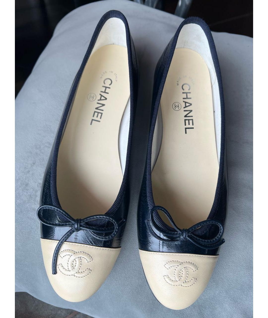 CHANEL Темно-синие балетки из экзотической кожи, фото 2