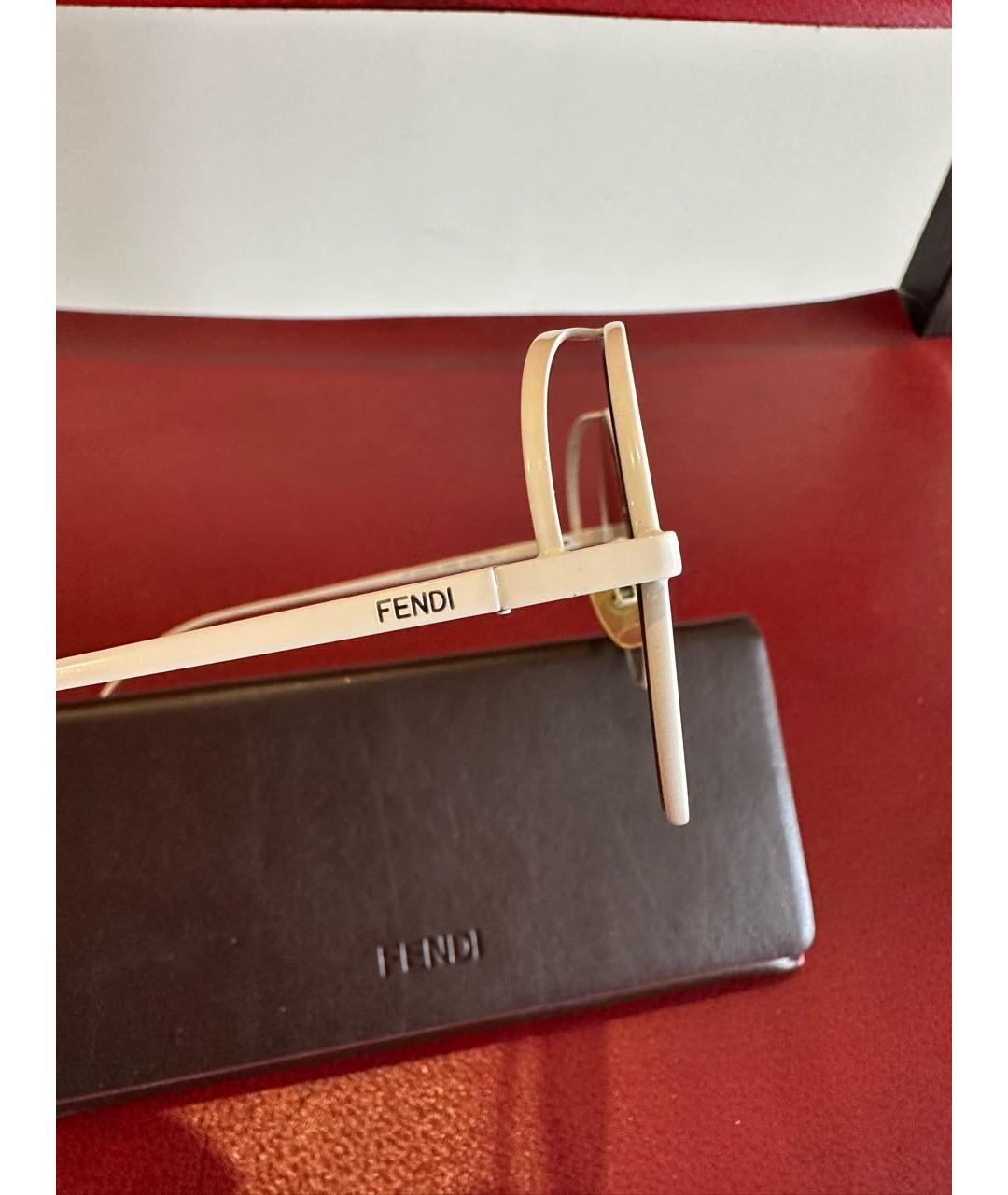 FENDI Белые пластиковые солнцезащитные очки, фото 5