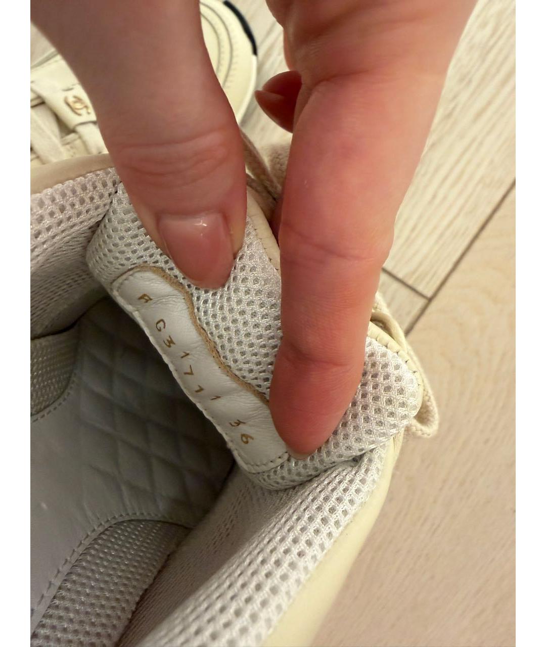 CHANEL Бежевые кожаные кроссовки, фото 5