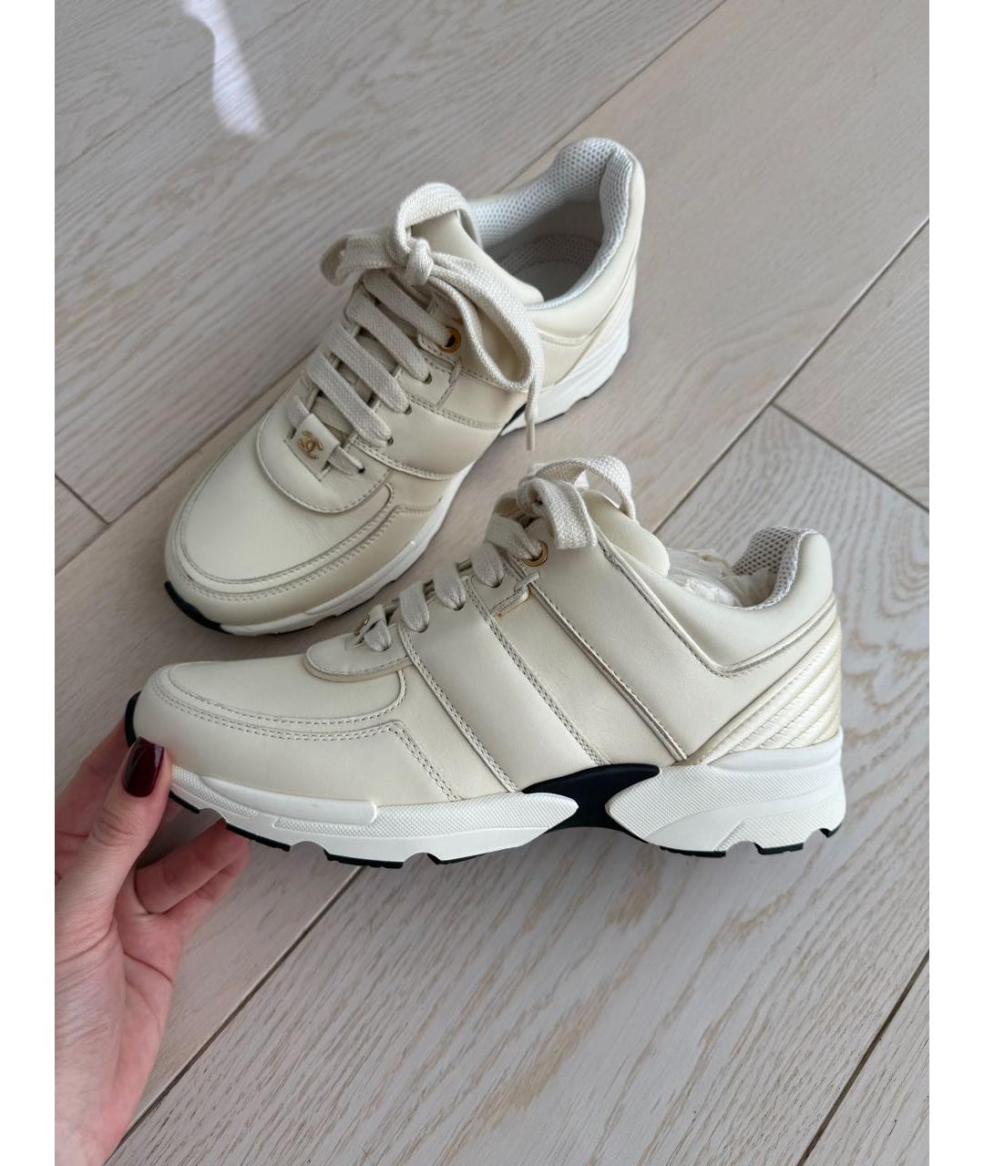 CHANEL Бежевые кожаные кроссовки, фото 6