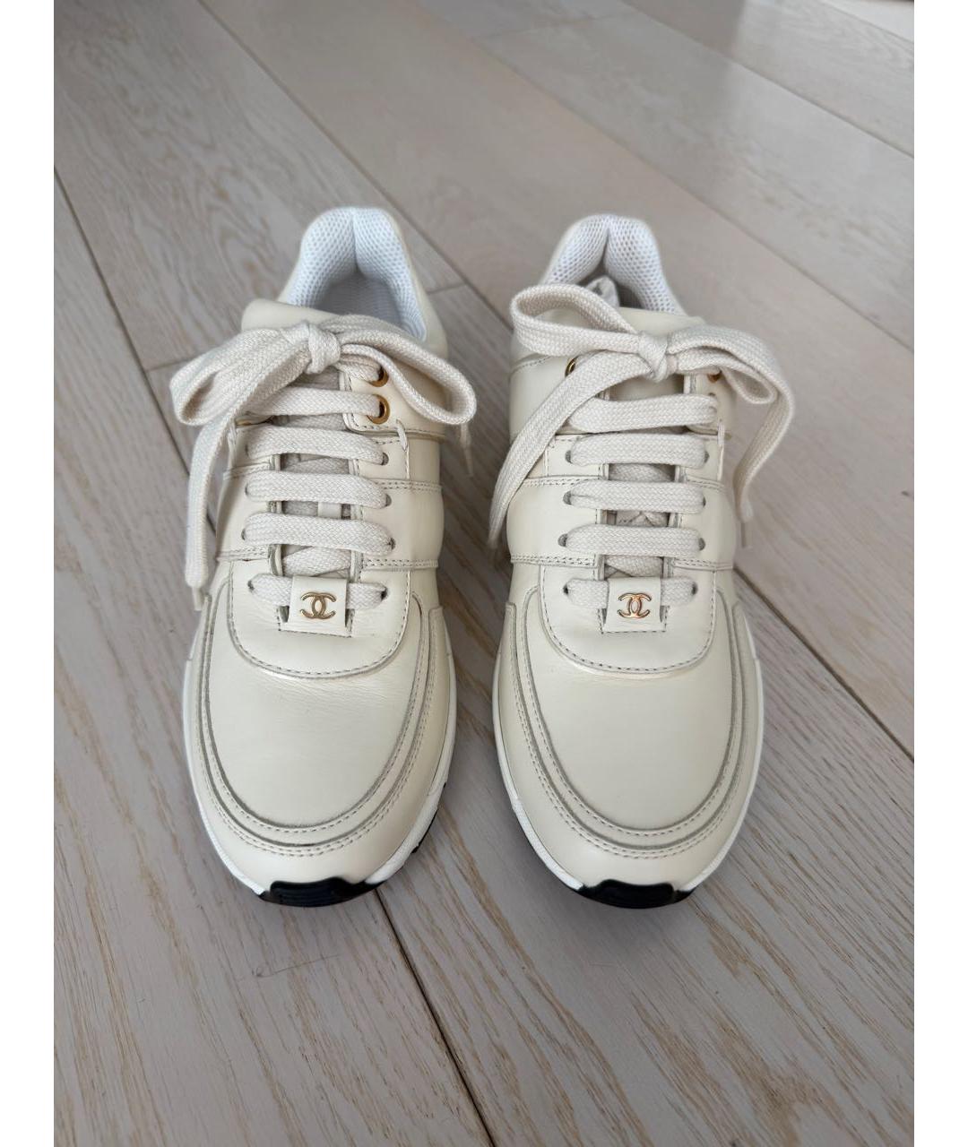 CHANEL Бежевые кожаные кроссовки, фото 2