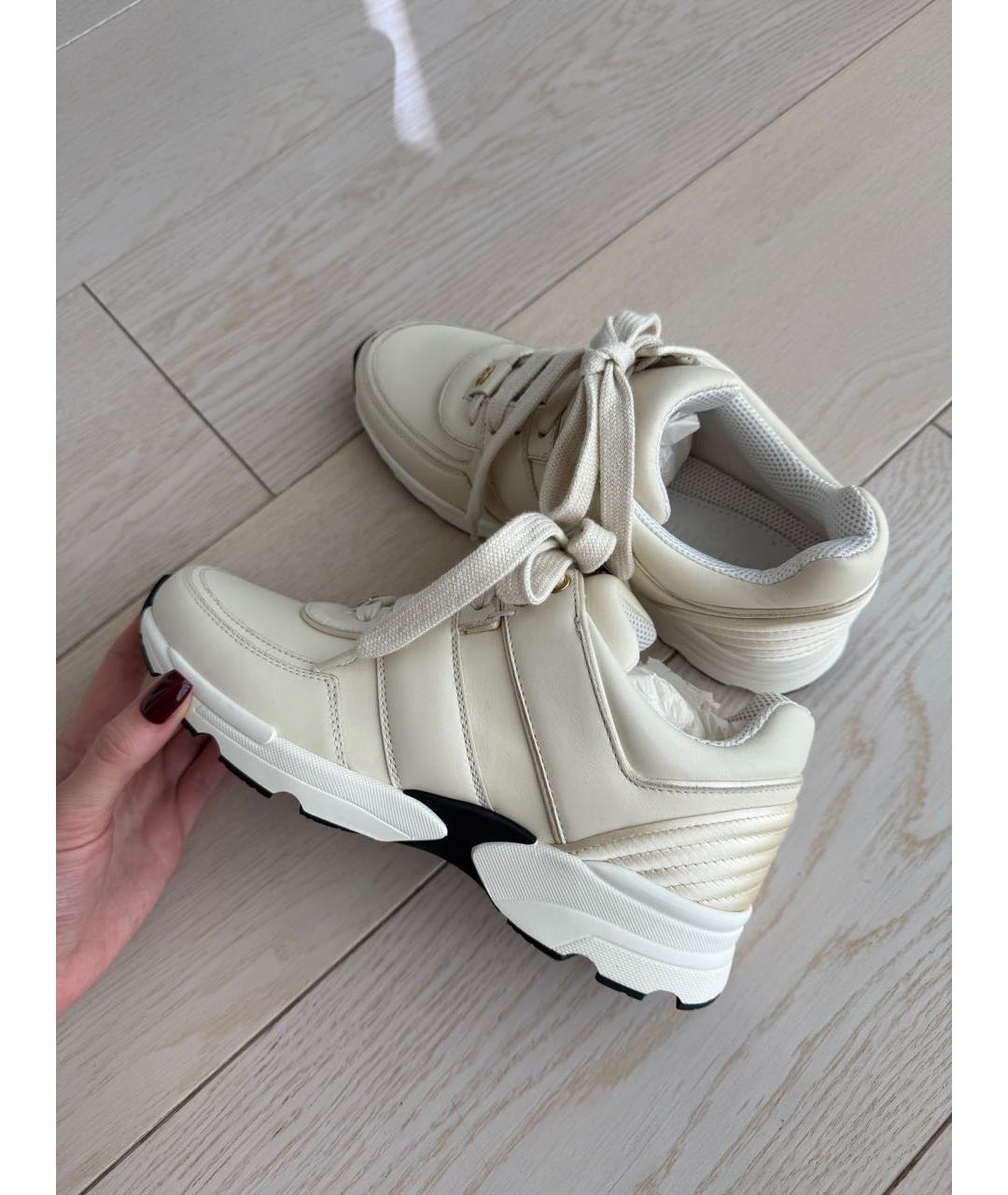 CHANEL Бежевые кожаные кроссовки, фото 7