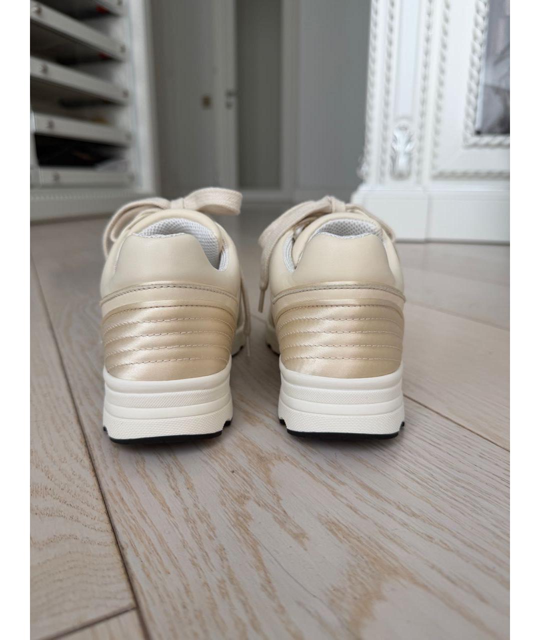 CHANEL Бежевые кожаные кроссовки, фото 4