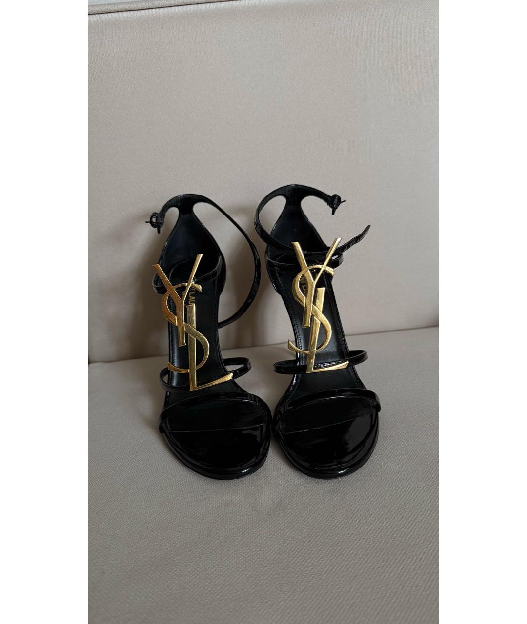 SAINT LAURENT Черные босоножки из лакированной кожи, фото 2