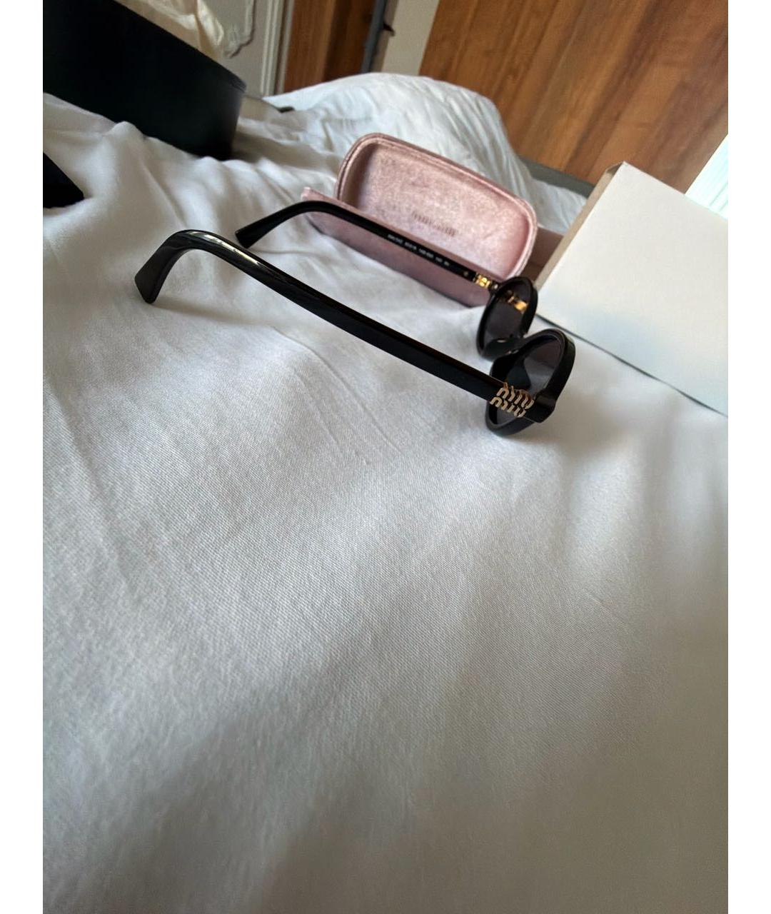 MIU MIU Черные пластиковые солнцезащитные очки, фото 2