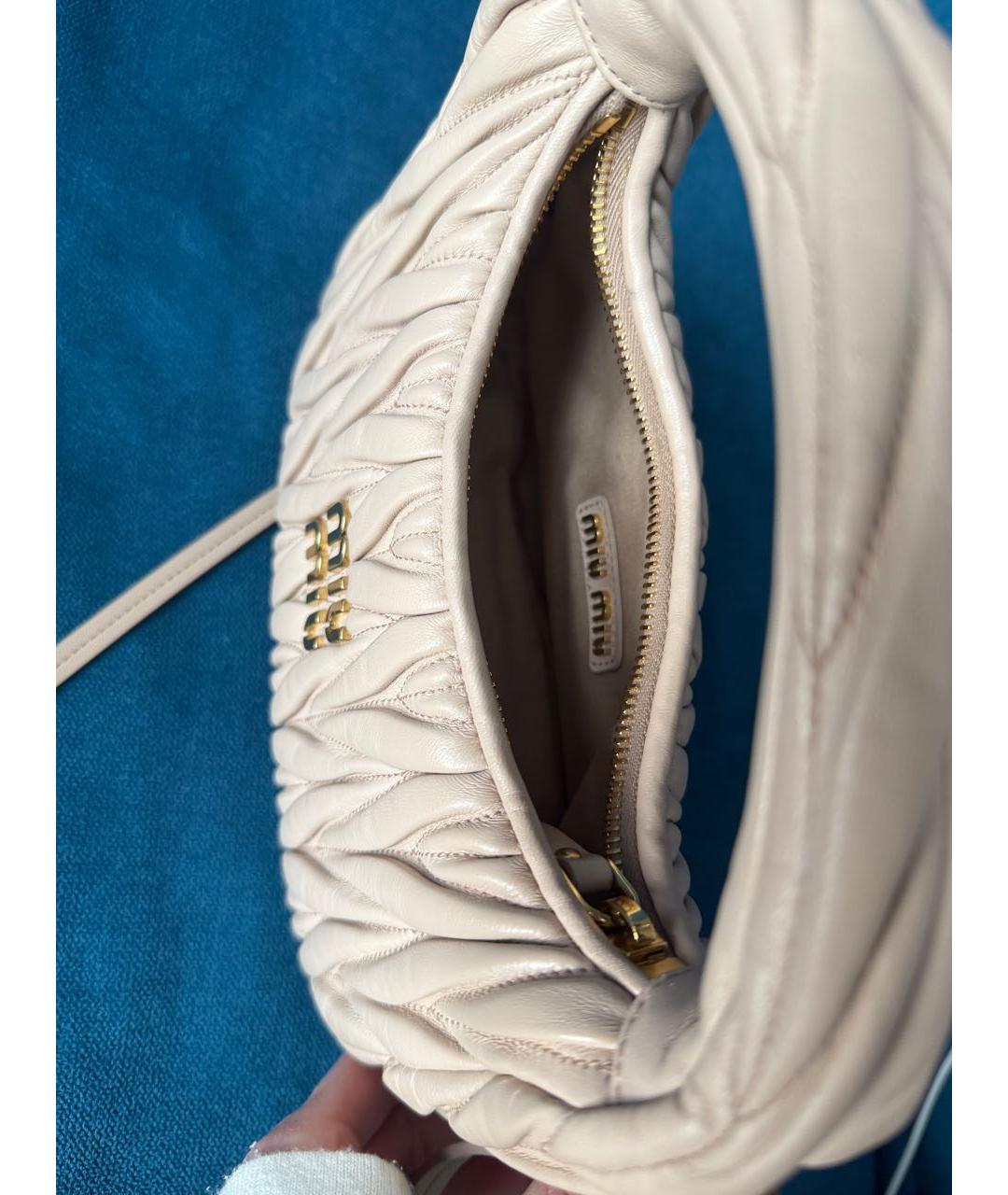 MIU MIU Бежевая кожаная сумка через плечо, фото 5