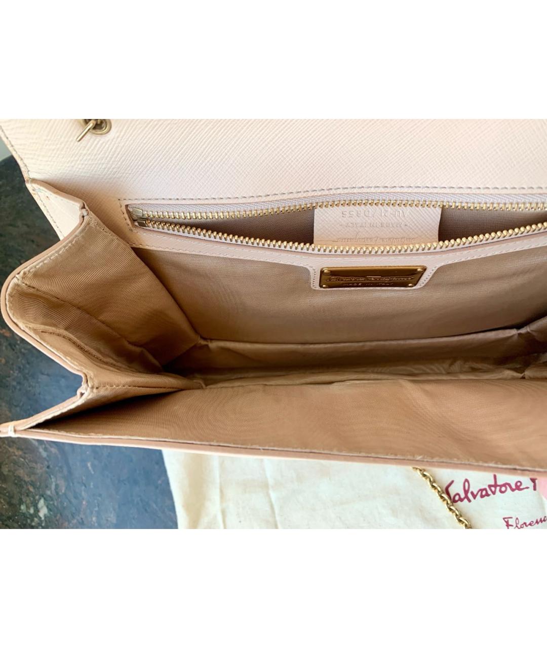 FERRAGAMO Бежевая кожаная сумка через плечо, фото 4