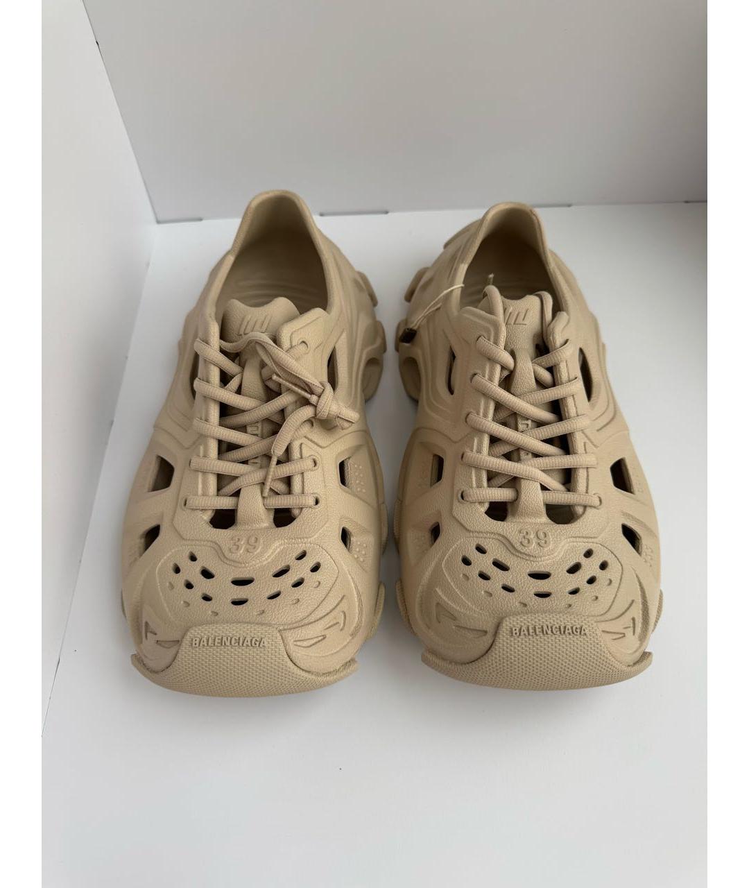 BALENCIAGA Бежевые резиновые кроссовки, фото 2