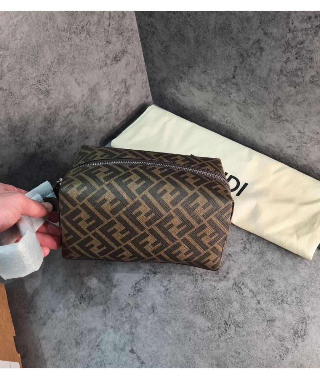 FENDI Коричневая кожаная косметичка, фото 9