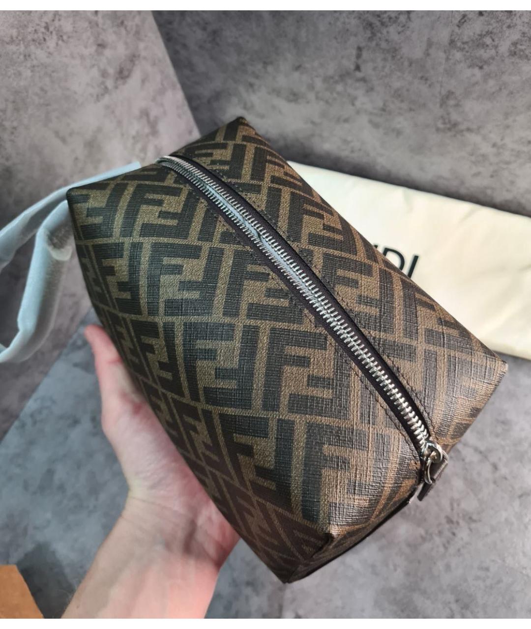 FENDI Коричневая кожаная косметичка, фото 8