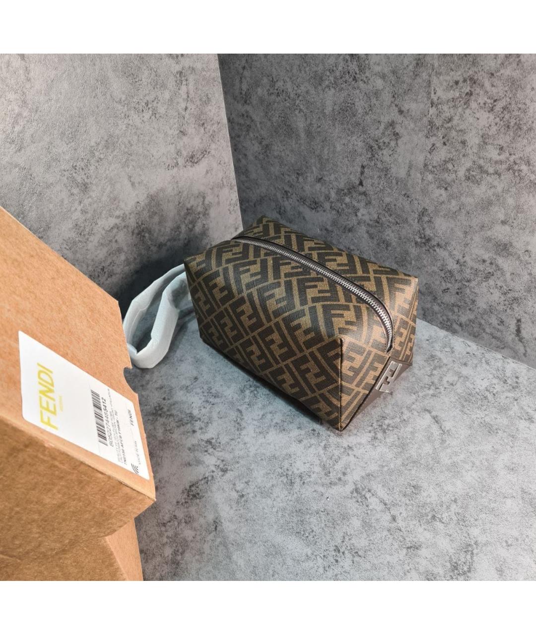 FENDI Коричневая кожаная косметичка, фото 4