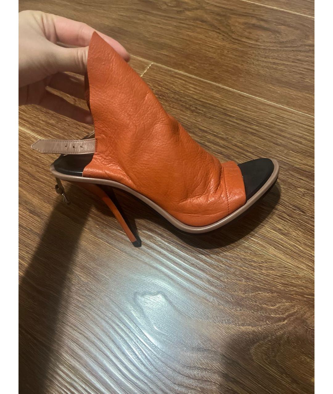BALENCIAGA Оранжевое кожаные босоножки, фото 3