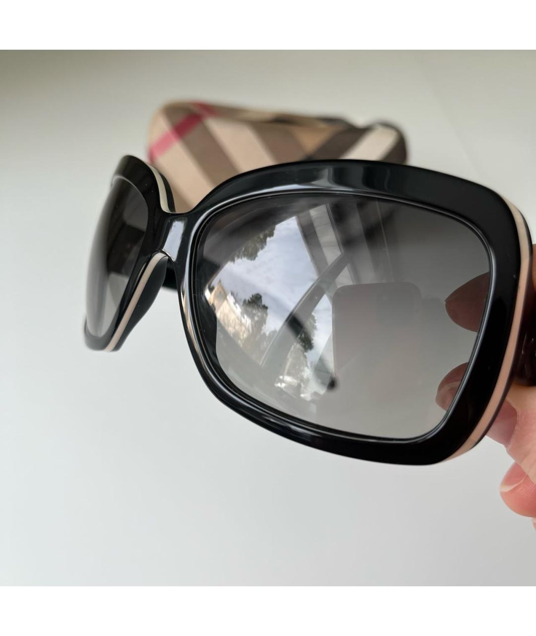 BURBERRY Антрацитовые пластиковые солнцезащитные очки, фото 6
