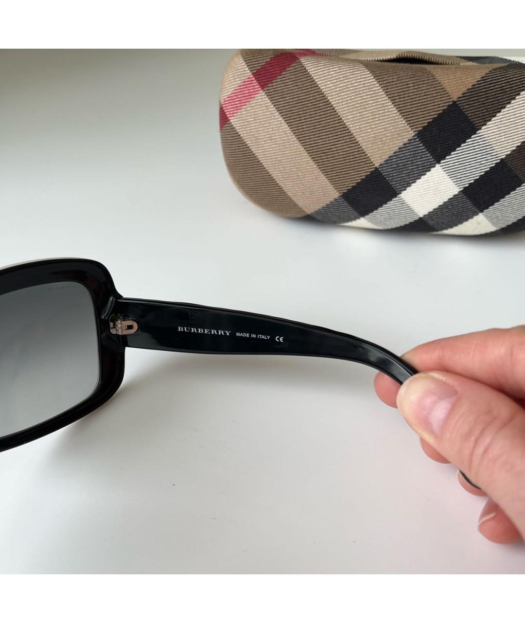 BURBERRY Антрацитовые пластиковые солнцезащитные очки, фото 5