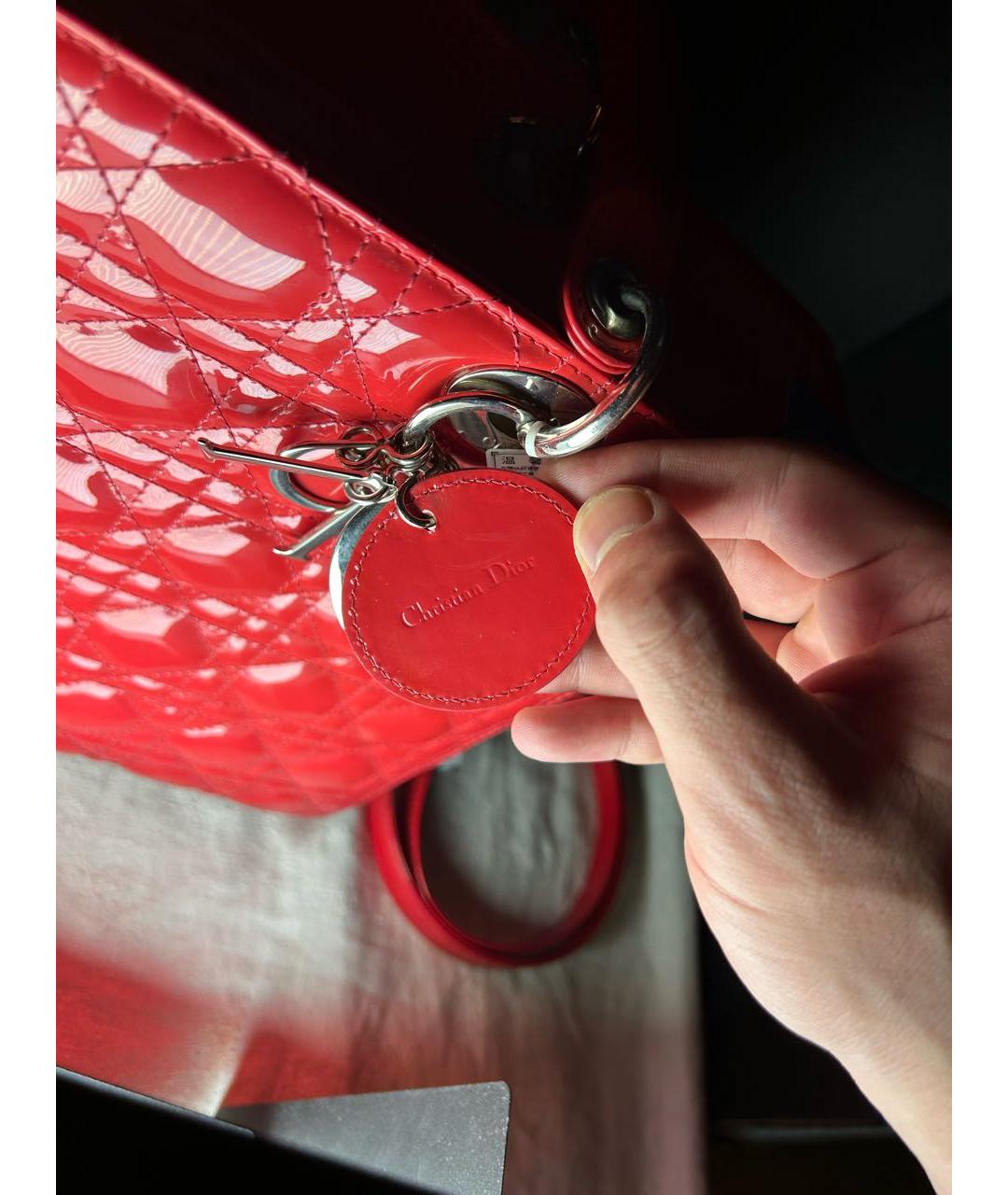 CHRISTIAN DIOR Красная сумка с короткими ручками из лакированной кожи, фото 6