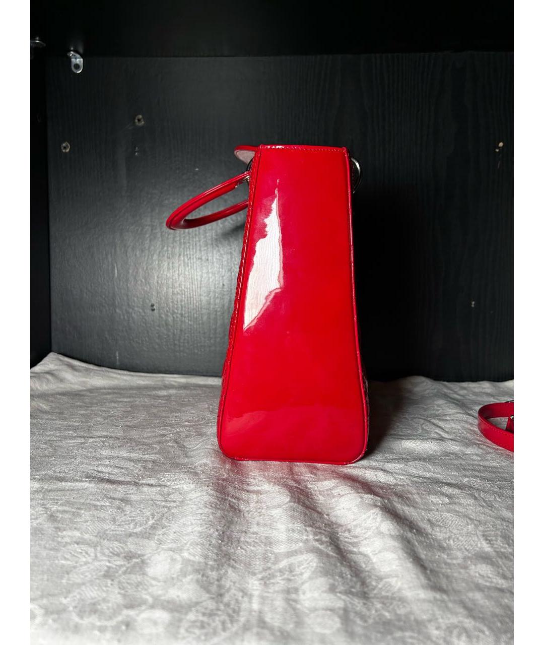 CHRISTIAN DIOR Красная сумка с короткими ручками из лакированной кожи, фото 3
