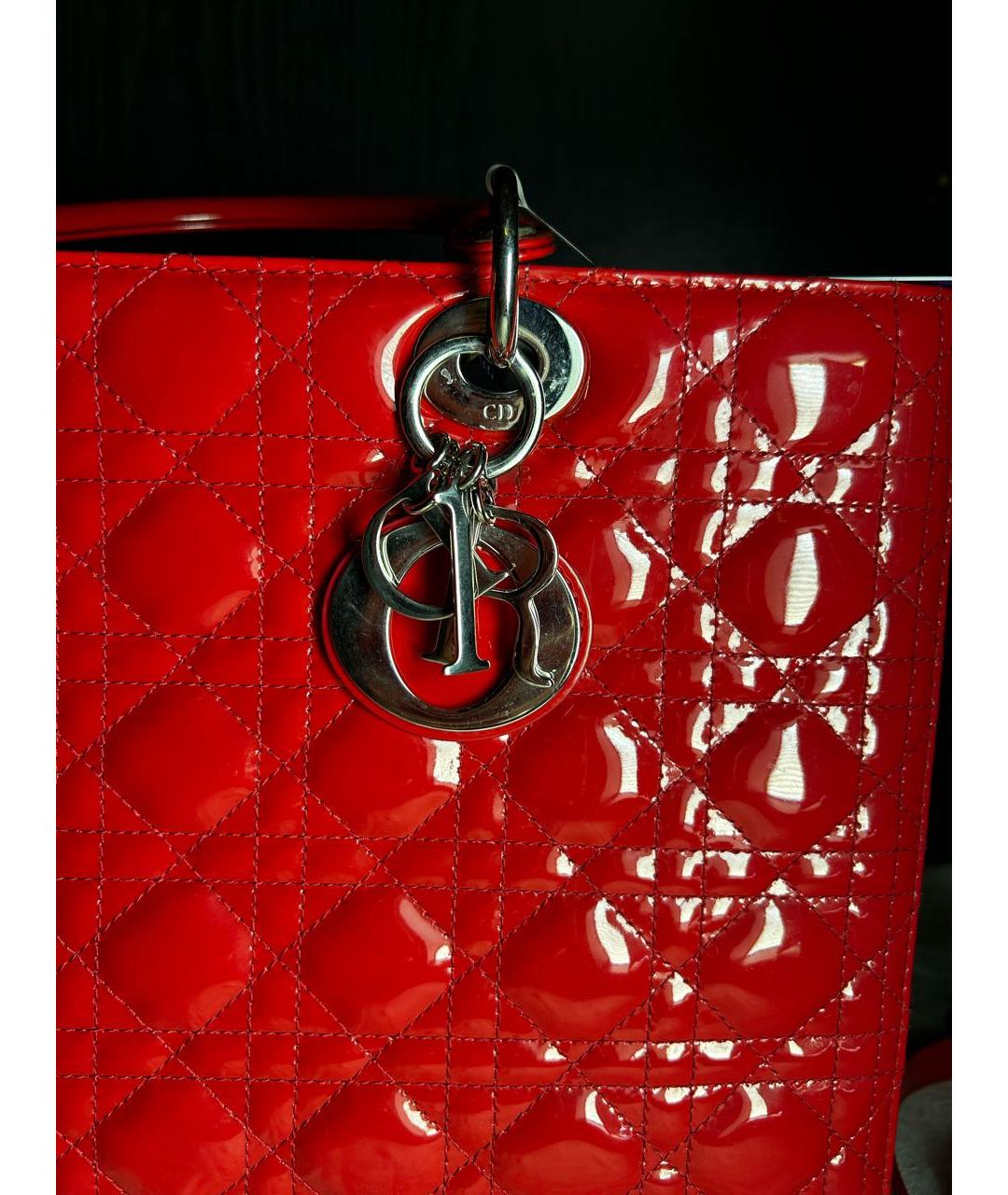 CHRISTIAN DIOR Красная сумка с короткими ручками из лакированной кожи, фото 7