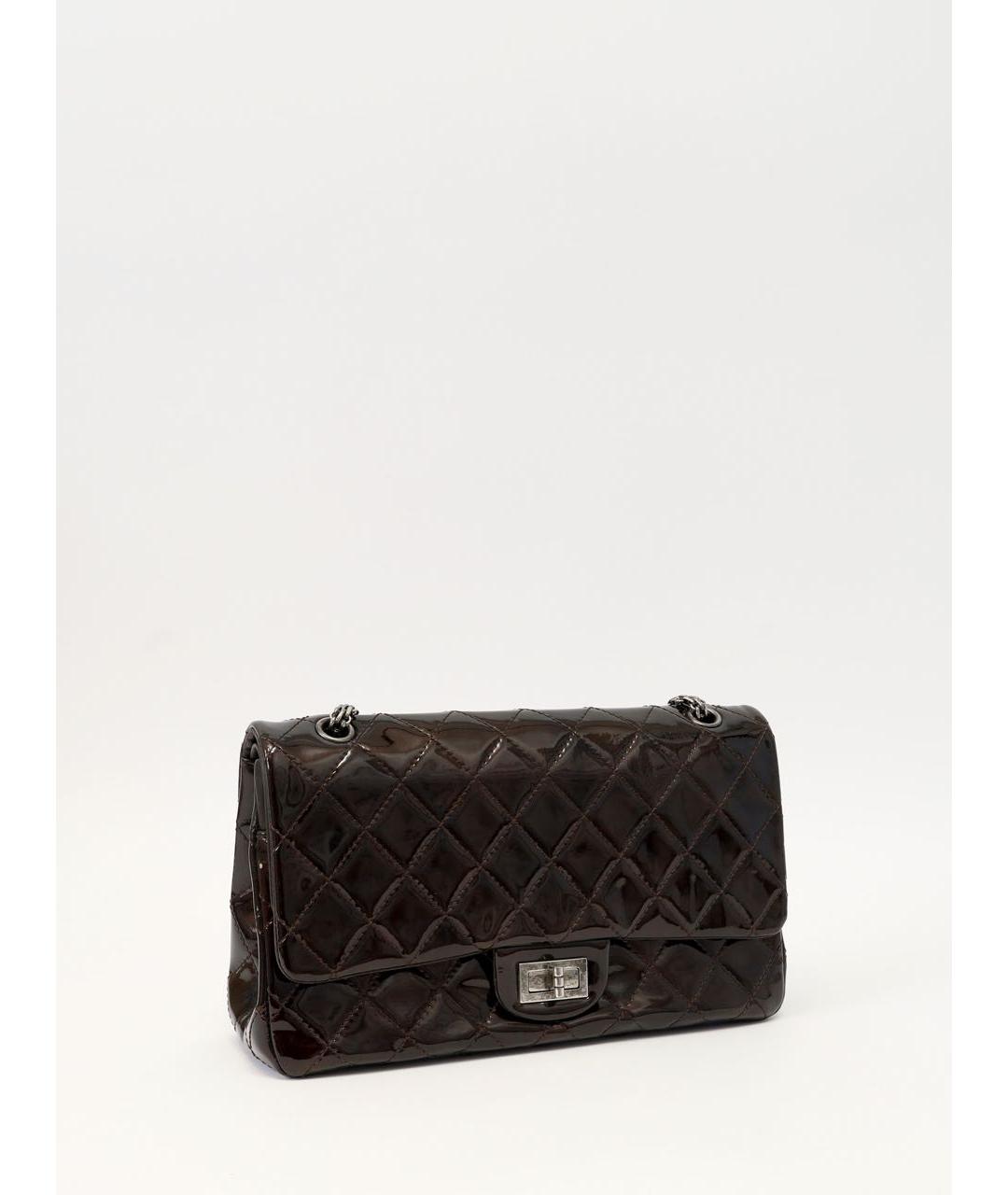 CHANEL Коричневая сумка через плечо из лакированной кожи, фото 2