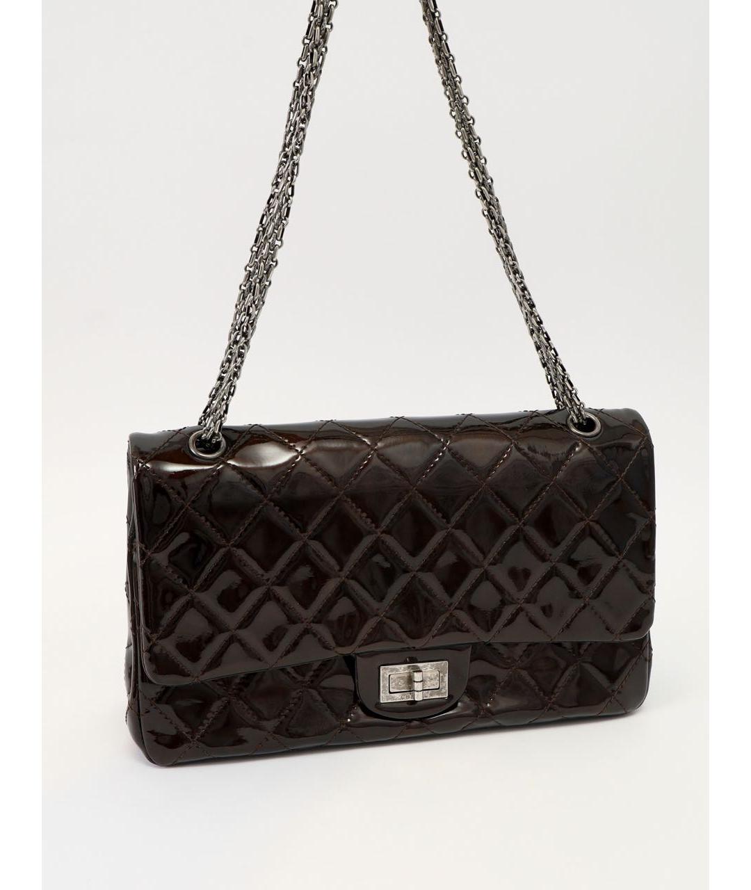 CHANEL Коричневая сумка через плечо из лакированной кожи, фото 5