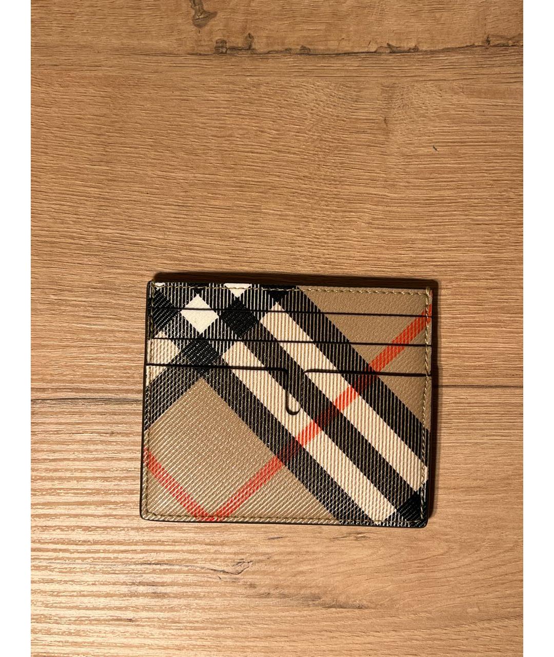 BURBERRY Бежевый кожаный кардхолдер, фото 2