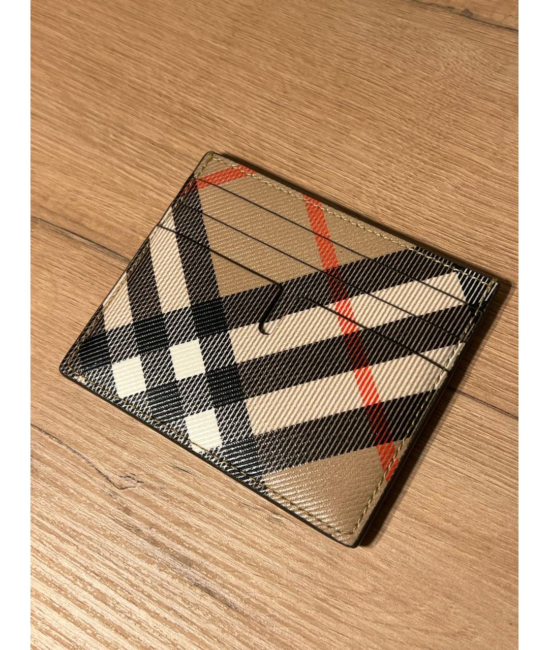 BURBERRY Бежевый кожаный кардхолдер, фото 4