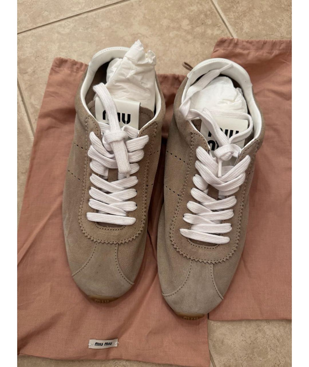 MIU MIU Бежевые замшевые кеды, фото 2