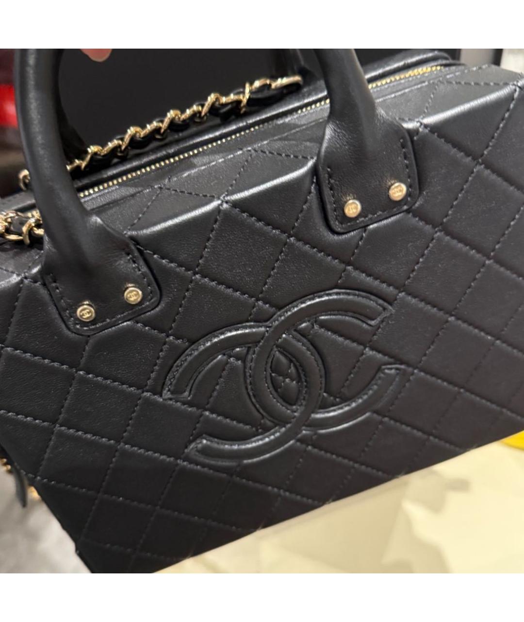 CHANEL Черная кожаная сумка с короткими ручками, фото 6