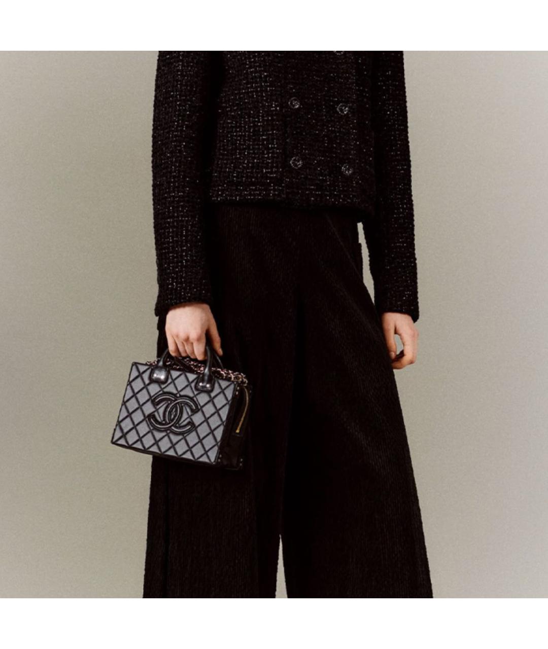 CHANEL Черная кожаная сумка с короткими ручками, фото 4