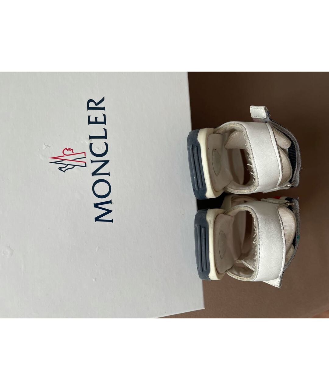 MONCLER Белые кожаные сандалии и шлепанцы, фото 4