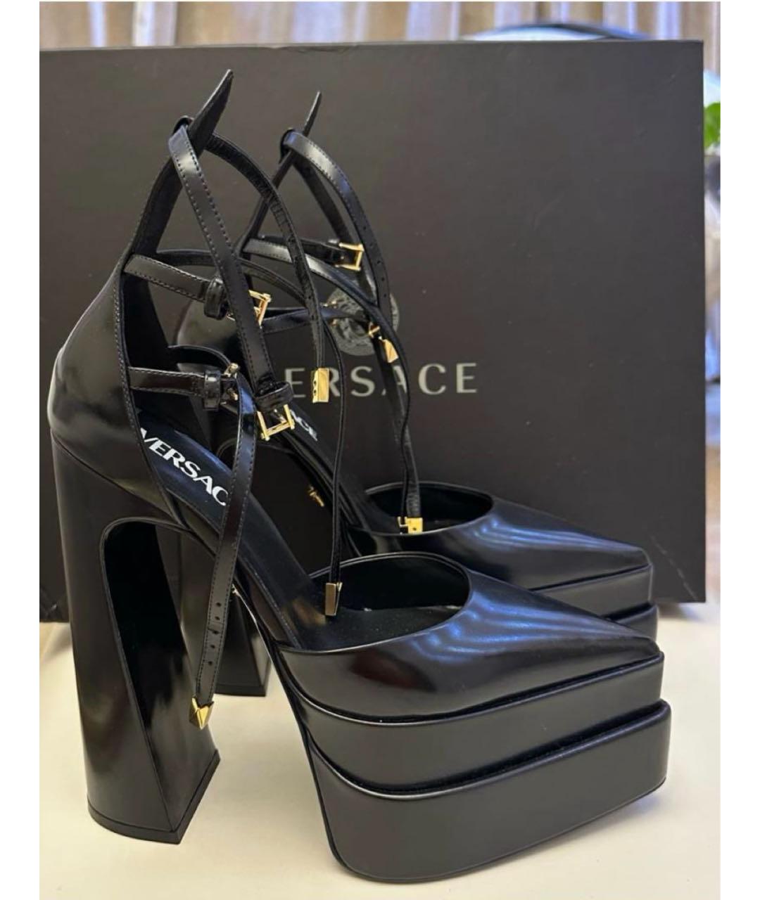 VERSACE Черные босоножки из лакированной кожи, фото 3