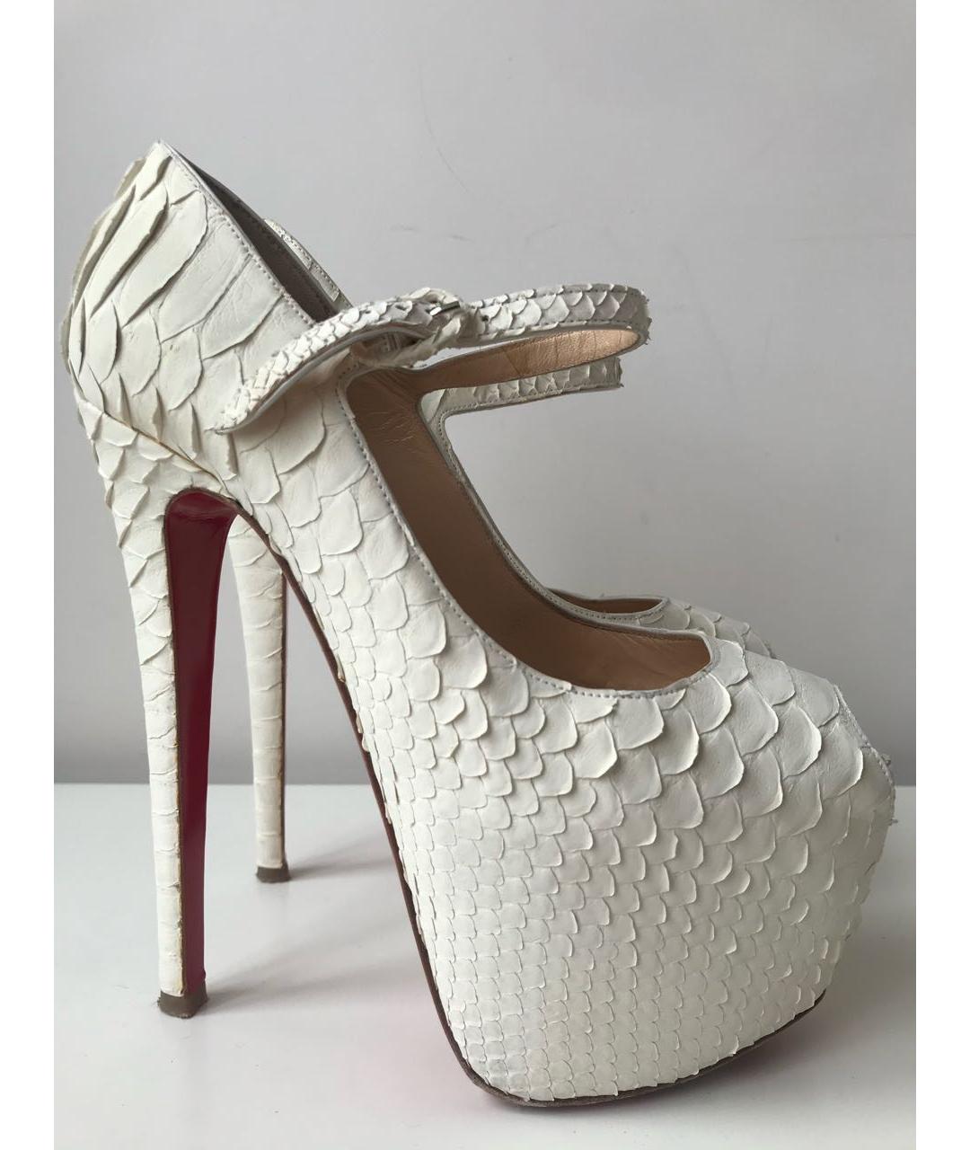 CHRISTIAN LOUBOUTIN Белые свадебные туфли на высоком каблуке из экзотической кожи, фото 8