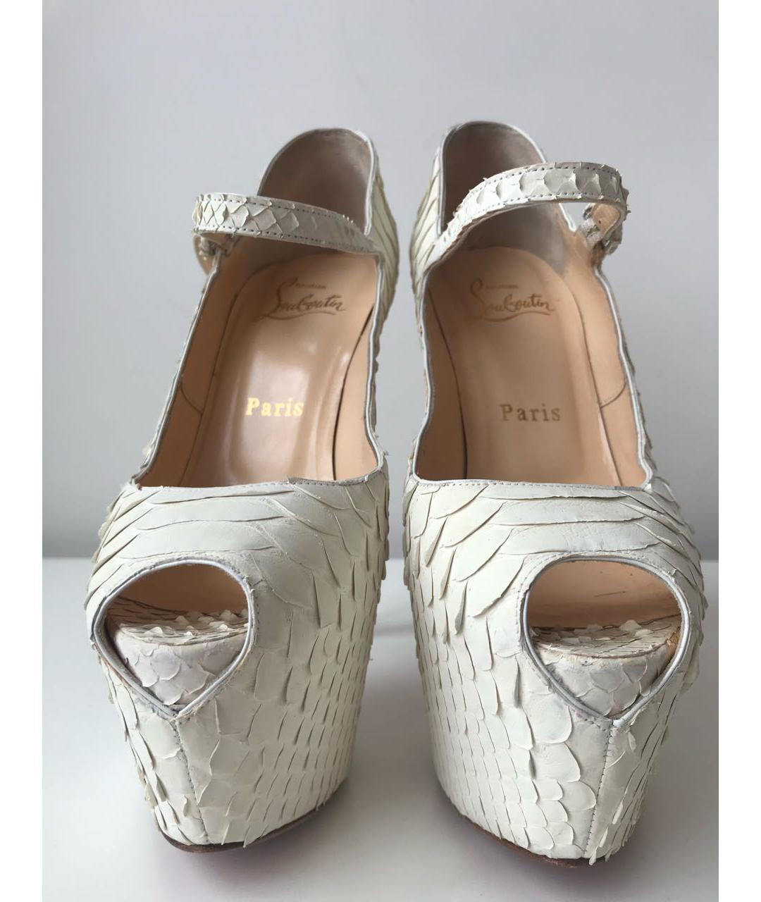 CHRISTIAN LOUBOUTIN Белые свадебные туфли на высоком каблуке из экзотической кожи, фото 2