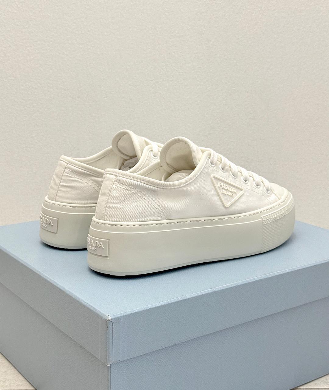 PRADA Белые текстильные кеды, фото 4