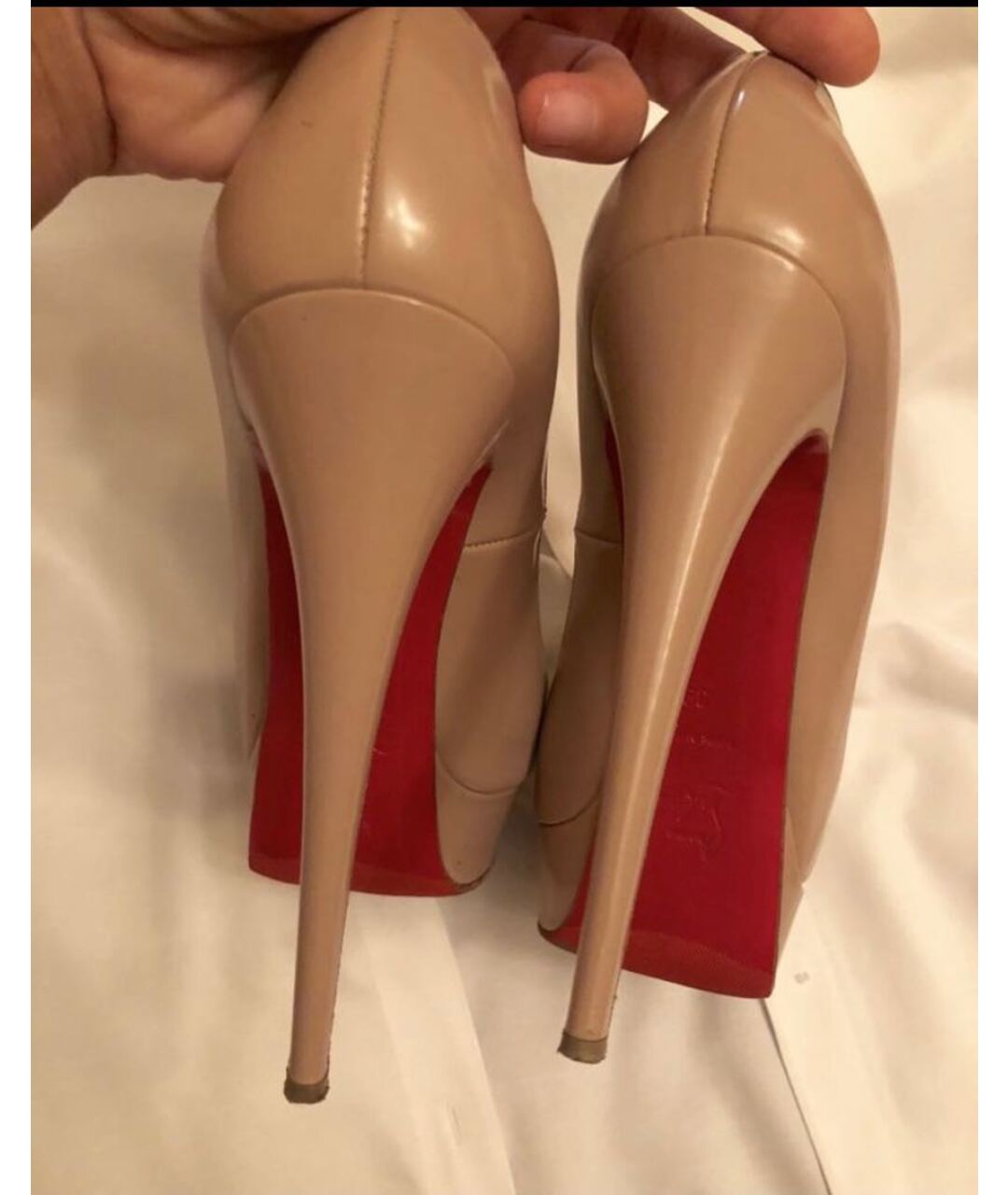 CHRISTIAN LOUBOUTIN Бежевые кожаные туфли, фото 2