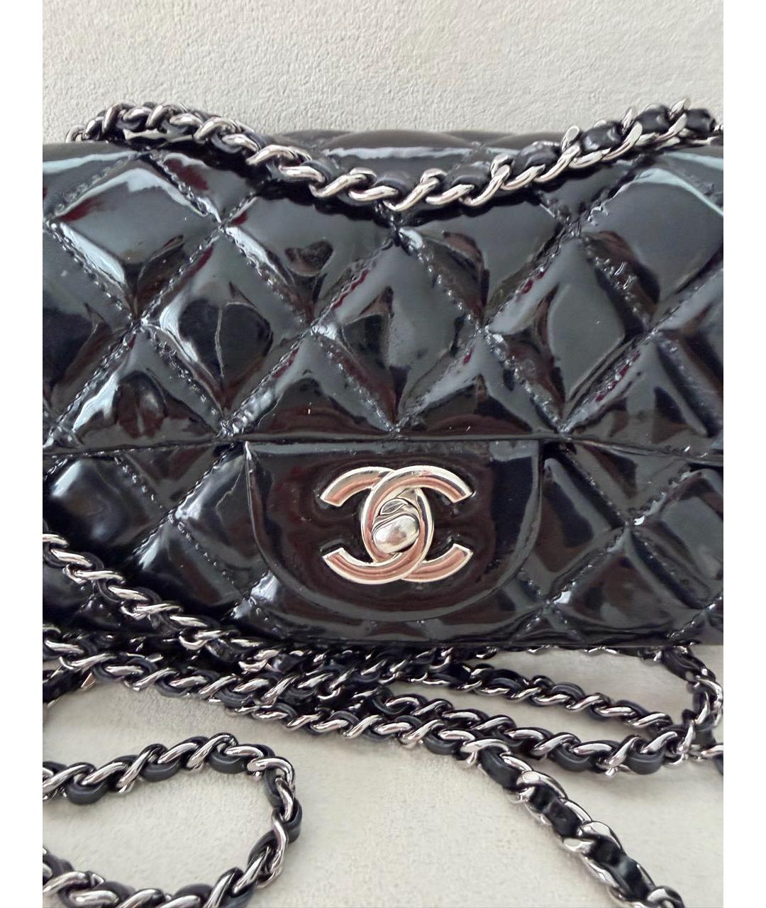 CHANEL Черная сумка через плечо из лакированной кожи, фото 7