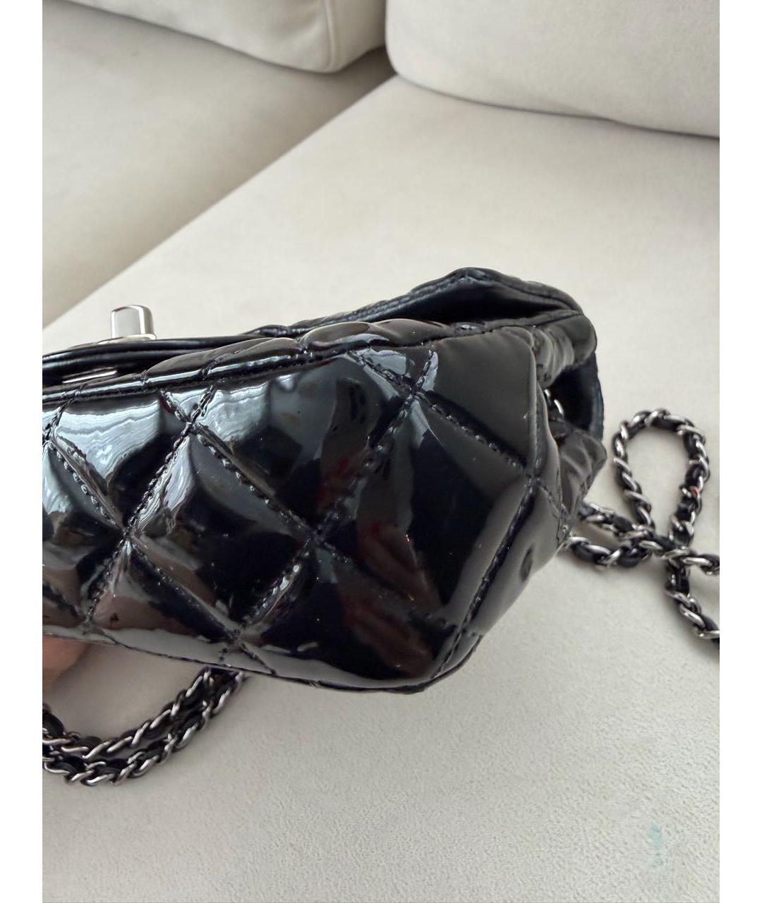 CHANEL Черная сумка через плечо из лакированной кожи, фото 4
