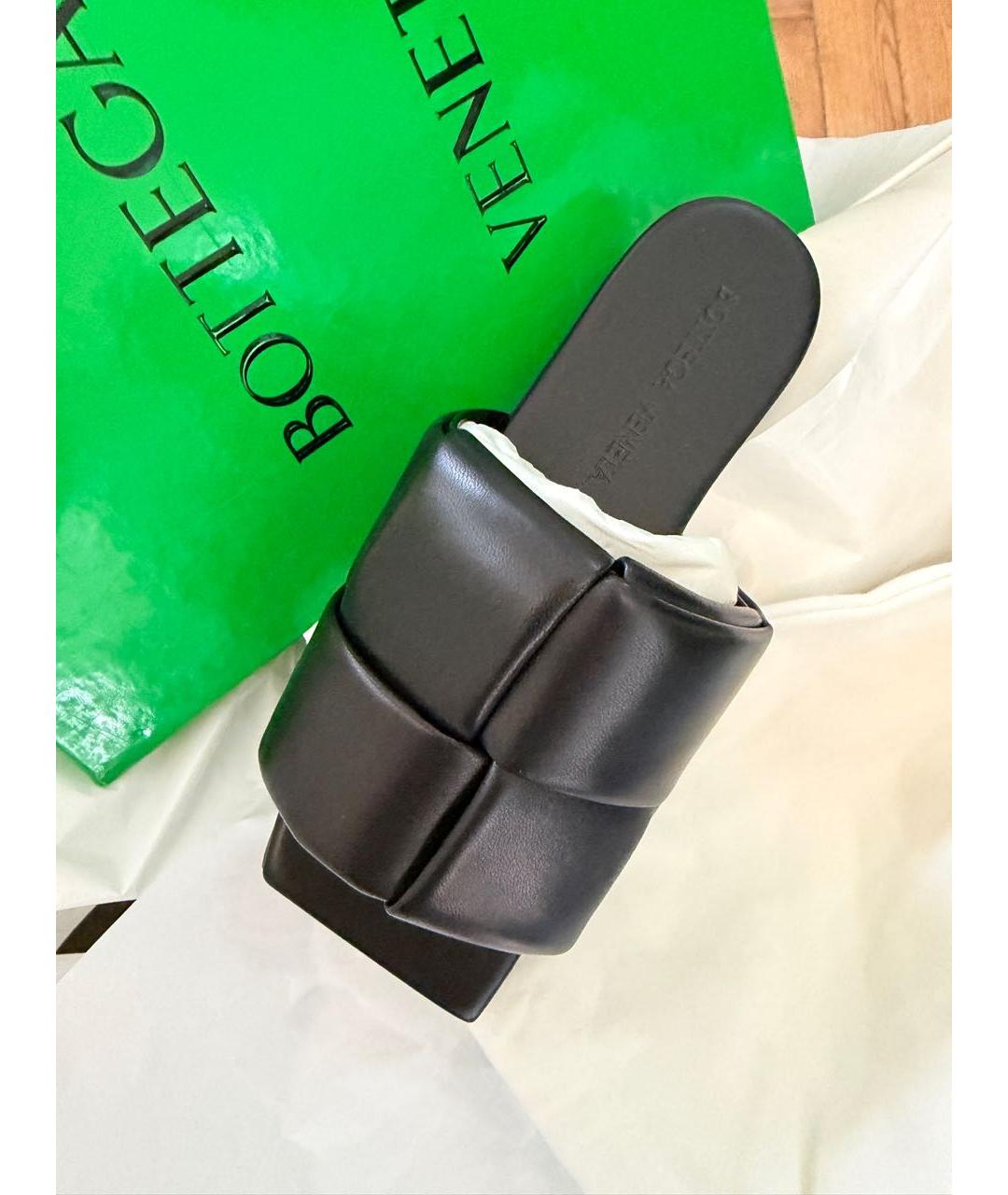 BOTTEGA VENETA Черные кожаные шлепанцы, фото 3