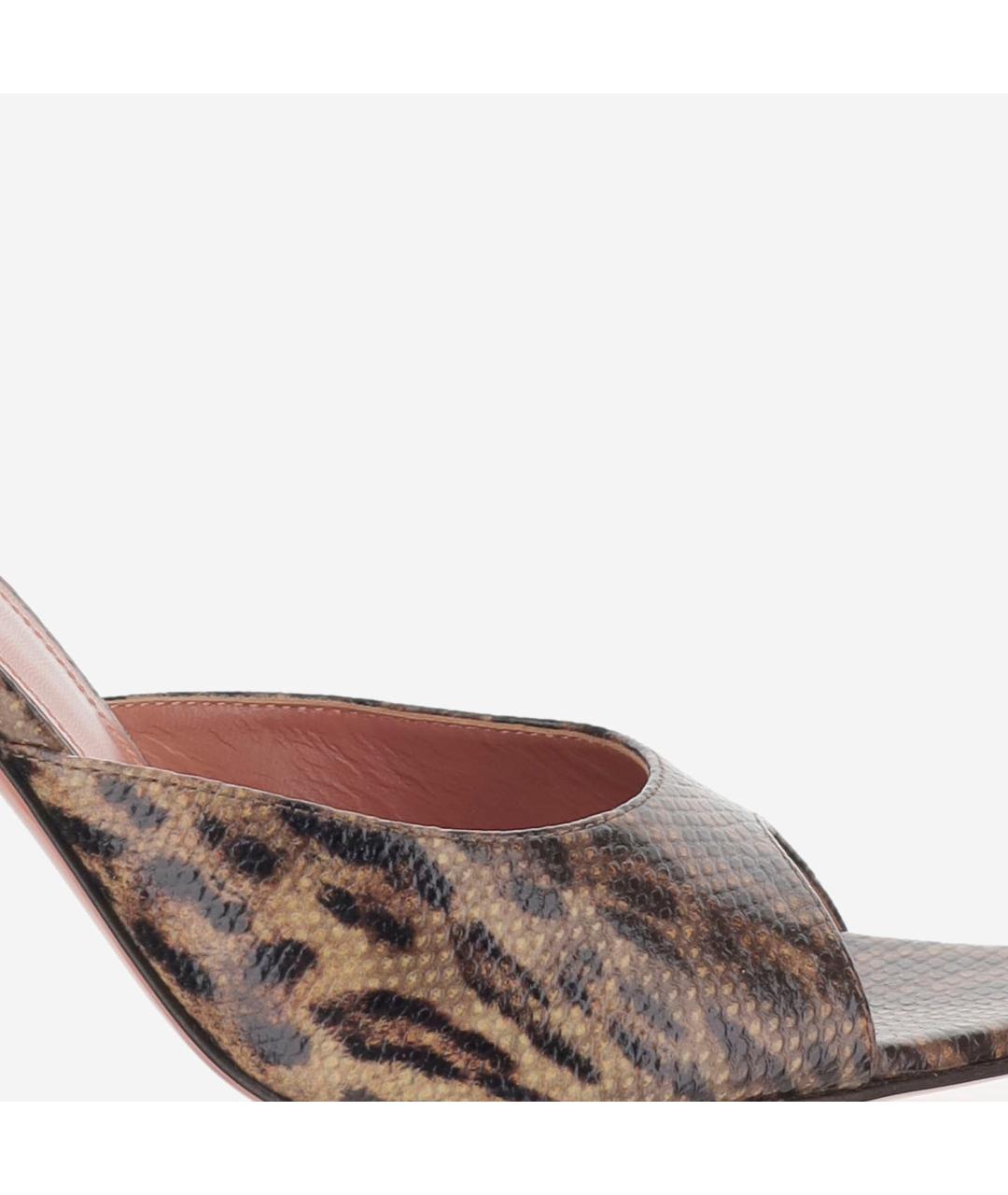 Amina Muaddi Красные бархатные босоножки, фото 4