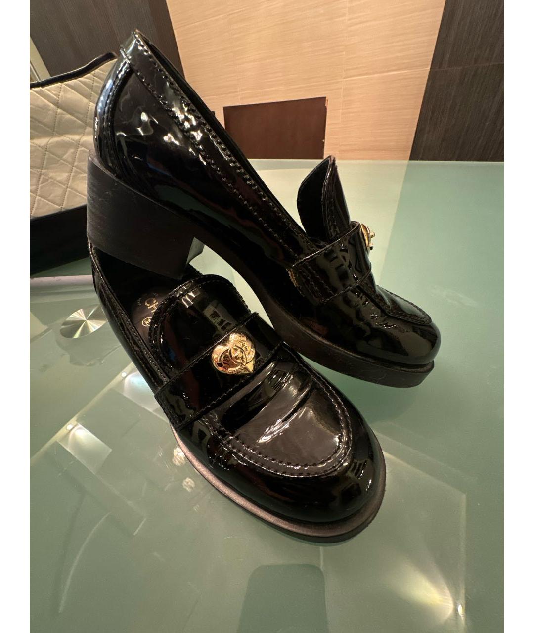 CHANEL Черные лоферы из лакированной кожи, фото 6