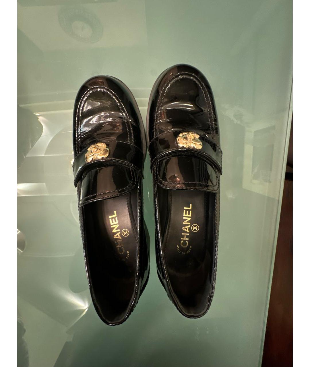 CHANEL Черные лоферы из лакированной кожи, фото 5