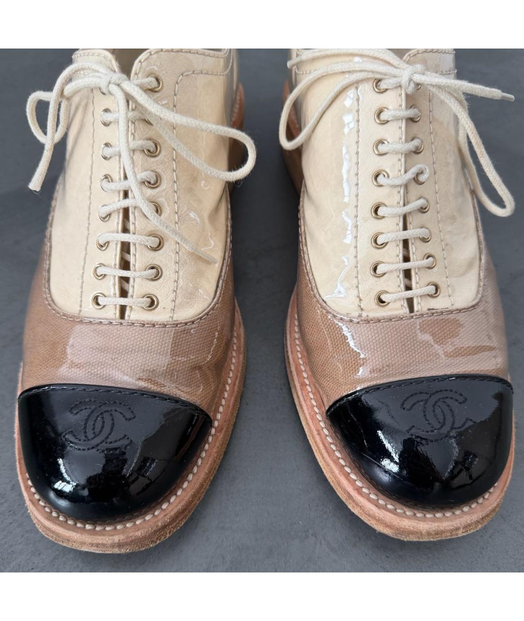 CHANEL Бежевые брогги и оксфорды из лакированной кожи, фото 7