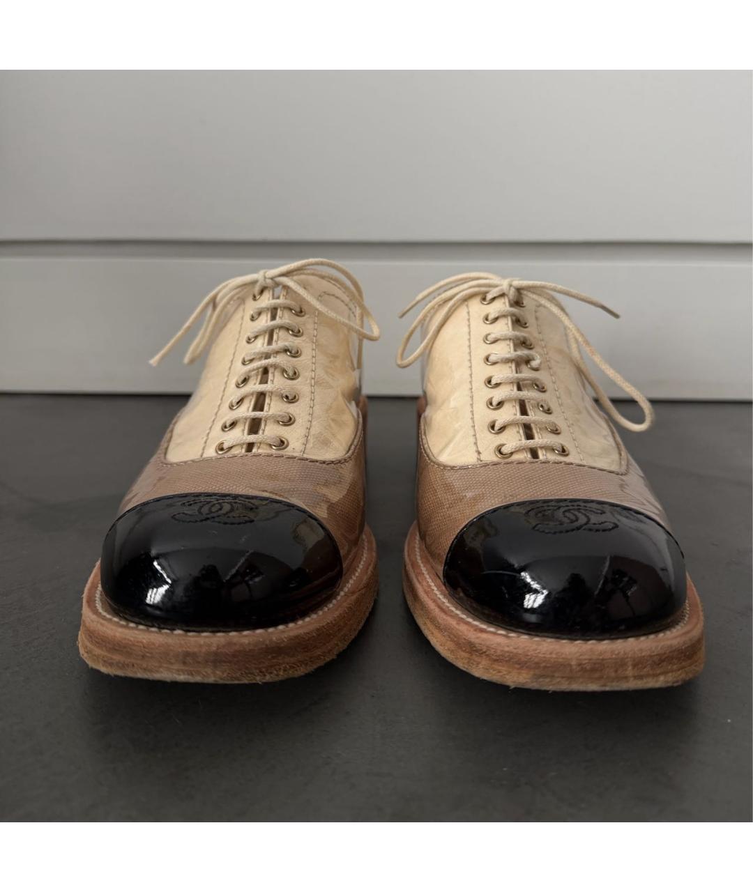 CHANEL Бежевые брогги и оксфорды из лакированной кожи, фото 5