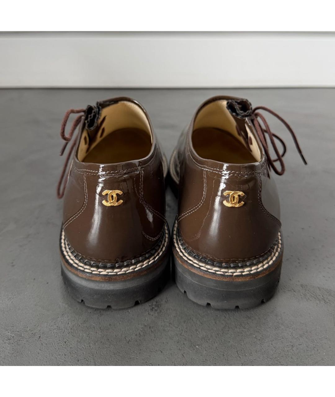 CHANEL Коричневые брогги и оксфорды из лакированной кожи, фото 5