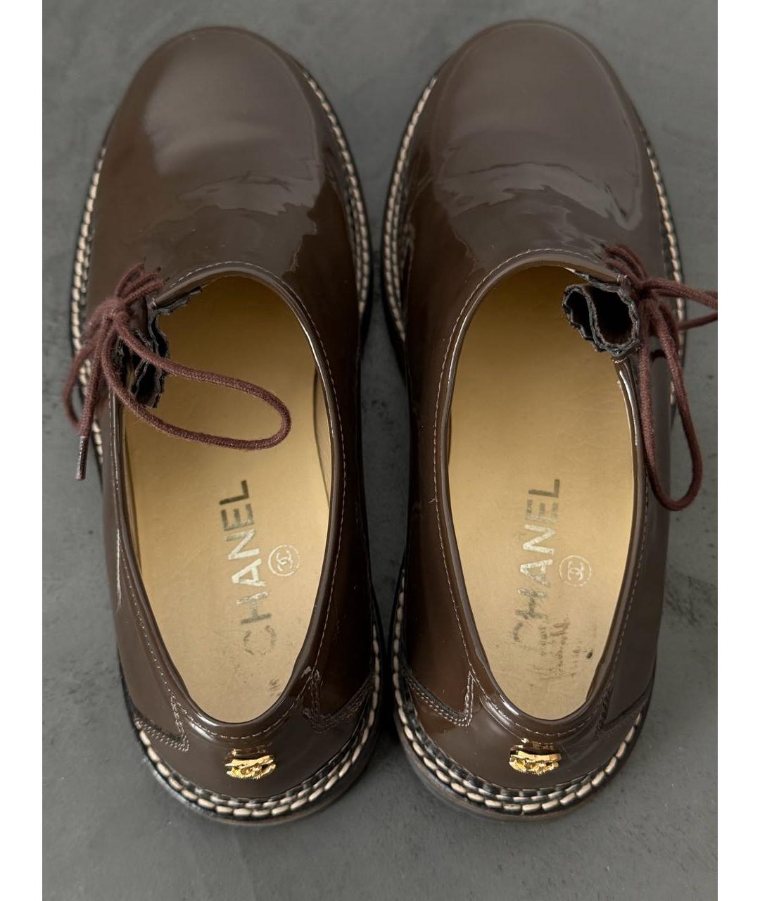 CHANEL Коричневые брогги и оксфорды из лакированной кожи, фото 4