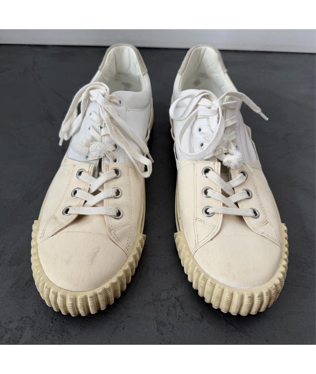 MAISON MARGIELA Белые кожаные низкие кроссовки / кеды, фото 2